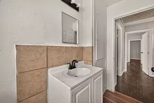 5782 Belcrest St, Houston, TX 77033 - Photo 25