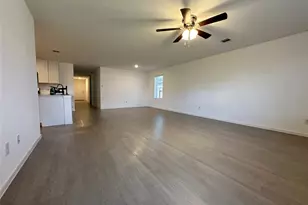 210 Amy St, Angleton, TX 77515 - Photo 3