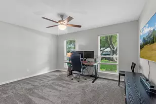10627 Burgoyne Rd, Houston, TX 77042 - Photo 33