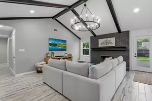 10627 Burgoyne Rd, Houston, TX 77042 - Photo 7