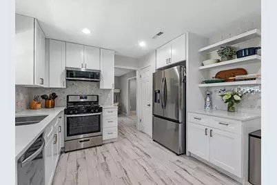 10627 Burgoyne Road, Houston, TX 77042 - Photo 21