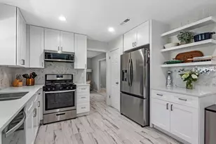 10627 Burgoyne Rd, Houston, TX 77042 - Photo 21