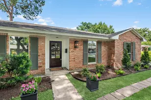 10627 Burgoyne Rd, Houston, TX 77042 - Photo 3
