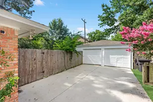 10627 Burgoyne Rd, Houston, TX 77042 - Photo 41