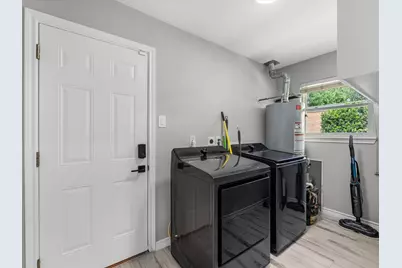 10627 Burgoyne Road, Houston, TX 77042 - Photo 37