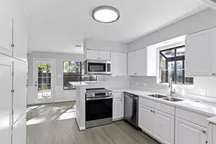 18202 Blanchmont Ln, Houston, TX 77058 - Photo 9