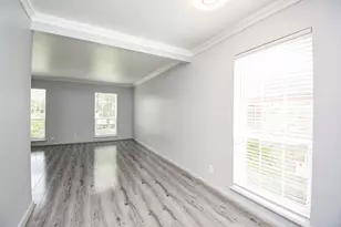 5202 Arboles Dr, Houston, TX 77035 - Photo 9