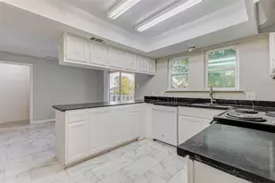 8622 Connaught Garden Dr, Houston, TX 77083 - Photo 7