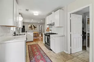 2303 Bron Holly Dr, Houston, TX 77018 - Photo 11