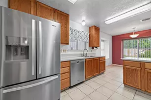 7522 Flair Oaks Dr, Houston, TX 77040 - Photo 9