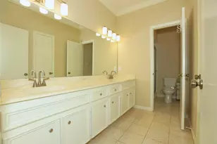 107 Manor Pl, Lake Jackson, TX 77566 - Photo 11
