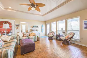 973 Marlin Dr, Crystal Beach, TX 77650 - Photo 9