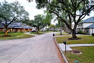 3010 Broadmoor Dr, Sugar Land, TX 77478 - Photo 39