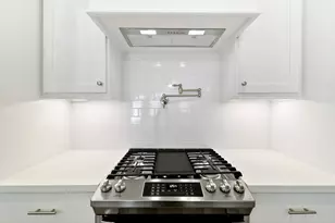 1127 E 23rd St, Houston, TX 77009 - Photo 9