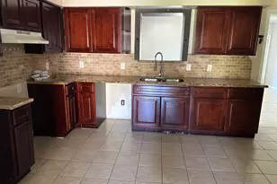 930 S Utah St, La Porte, TX 77571 - Photo 3