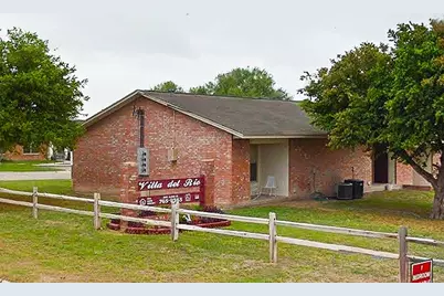 2300 Alamo St, Zapata, TX 78076 - Photo 5