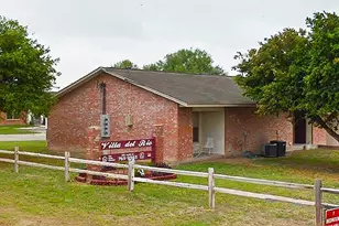 2300 Alamo St, Zapata, TX 78076 - Photo 5