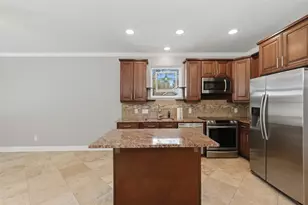 410 Peach St, Tomball, TX 77375 - Photo 9