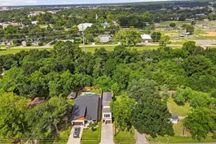 410 Peach St, Tomball, TX 77375 - Photo 33
