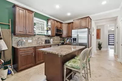 410 Peach Street, Tomball, TX 77375 - Photo 7