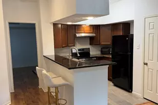 10855 Meadowglen Ln, Houston, TX 77042 - Photo 5