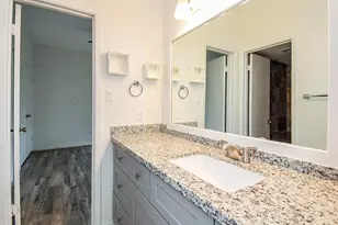 2626 Holly Hall St, Houston, TX 77054 - Photo 9