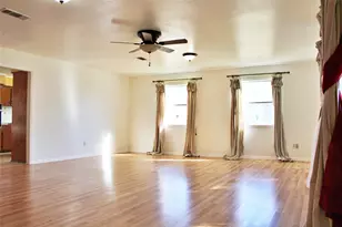 218 Smith St, Columbus, TX 78934 - Photo 3