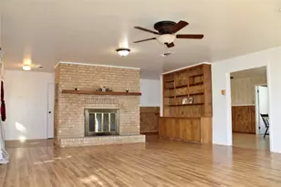 218 Smith St, Columbus, TX 78934 - Photo 5