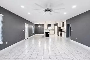 5125 Larkspur St, Houston, TX 77033 - Photo 11