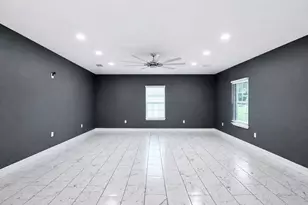 5125 Larkspur St, Houston, TX 77033 - Photo 9