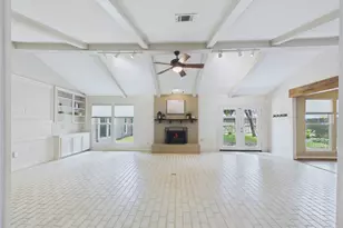 1010 Baronridge Dr, Seabrook, TX 77586 - Photo 9