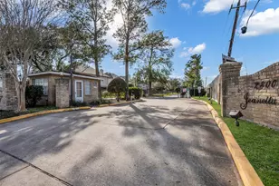 2800 Jeanetta St, Houston, TX 77063 - Photo 13