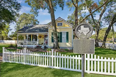 305 Hardeman Street, Sealy, TX 77474 - Photo 1