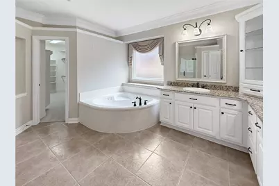 110 W Lansdowne Circle, The Woodlands, TX 77382 - Photo 15