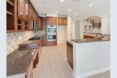 110 W Lansdowne Circle, The Woodlands, TX 77382 - Photo 9