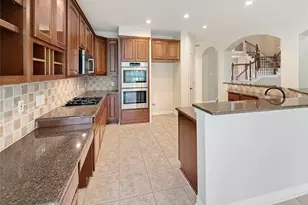 110 W Lansdowne Cir, The Woodlands, TX 77382 - Photo 9