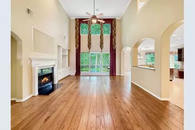 110 W Lansdowne Circle, The Woodlands, TX 77382 - Photo 5