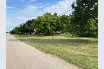 205 S Prairie Avenue, Petrolia, TX 76377 - Photo 9