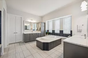 423 Round Top St, Webster, TX 77598 - Photo 23