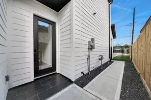 2408 Lorraine St, Houston, TX 77026 - Photo 3