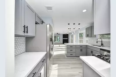 4211 Royal Manor Drive, Pasadena, TX 77505 - Photo 11