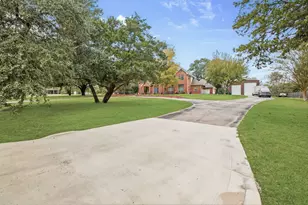 3905 N Briarwood Dr, Brenham, TX 77833 - Photo 5