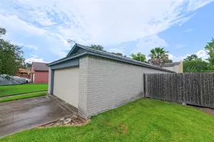 8618 Van Hut Ln, Houston, TX 77044 - Photo 3