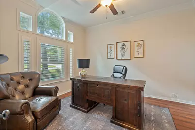 22 Greycrest Place, The Woodlands, TX 77382 - Photo 11