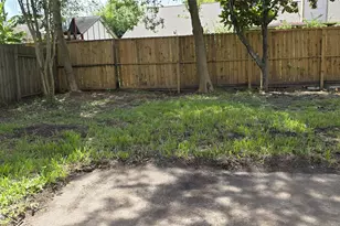 11115 Nepau Dr, Houston, TX 77477 - Photo 15