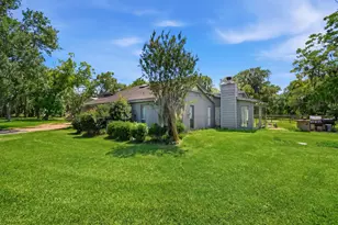 151 Tweedy Ln, Sweeny, TX 77480 - Photo 3
