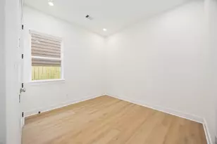 422 E 41st St, Houston, TX 77022 - Photo 17