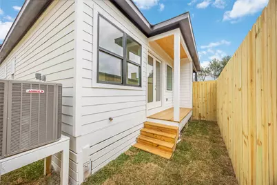 422 E 41 Street, Houston, TX 77022 - Photo 29