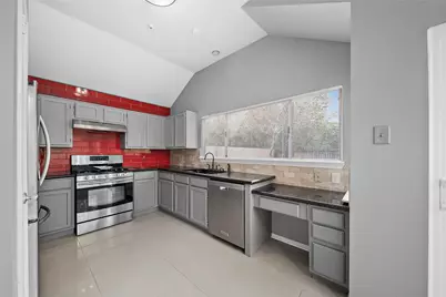 83 N Rushwing Circle, The Woodlands, TX 77381 - Photo 9