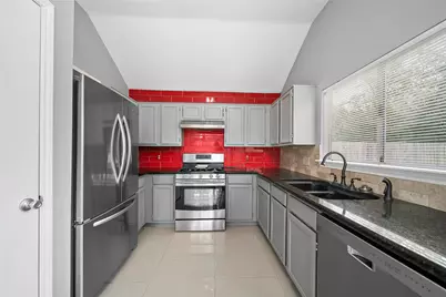 83 N Rushwing Circle, The Woodlands, TX 77381 - Photo 9